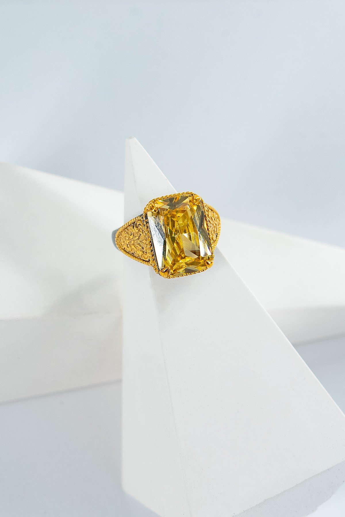 Zultanit (Mystic Diamond) Taşlı Tasarım Yüzük