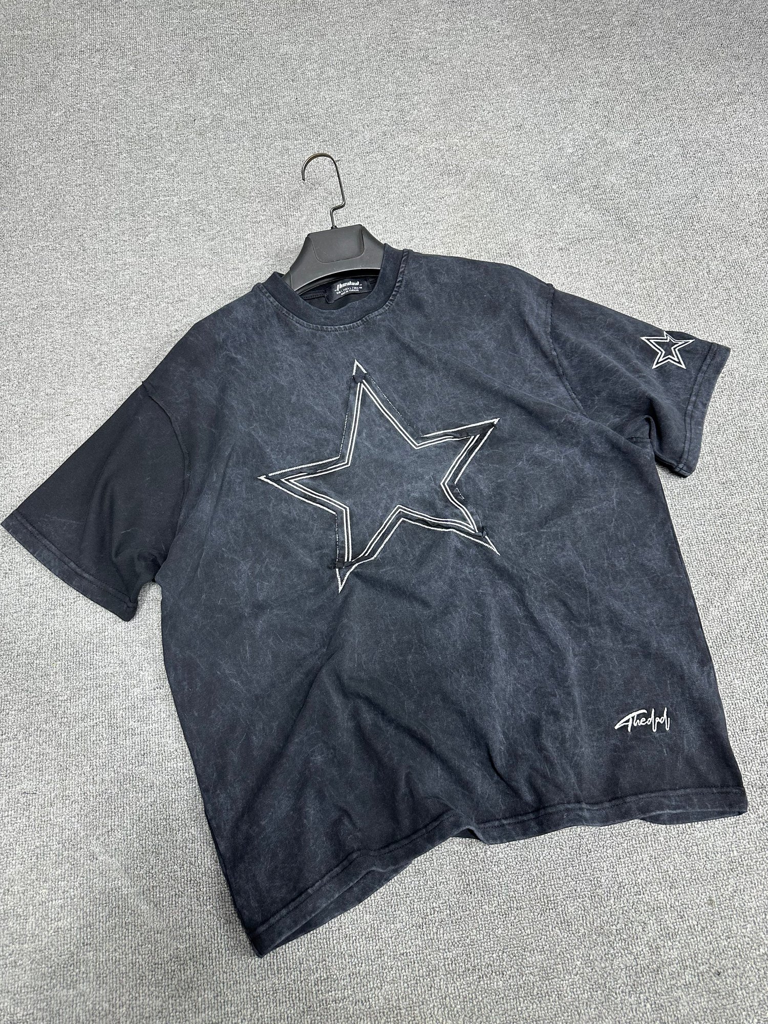 Yıkamalı Nakış Yıldız Baskılı T-Shirt