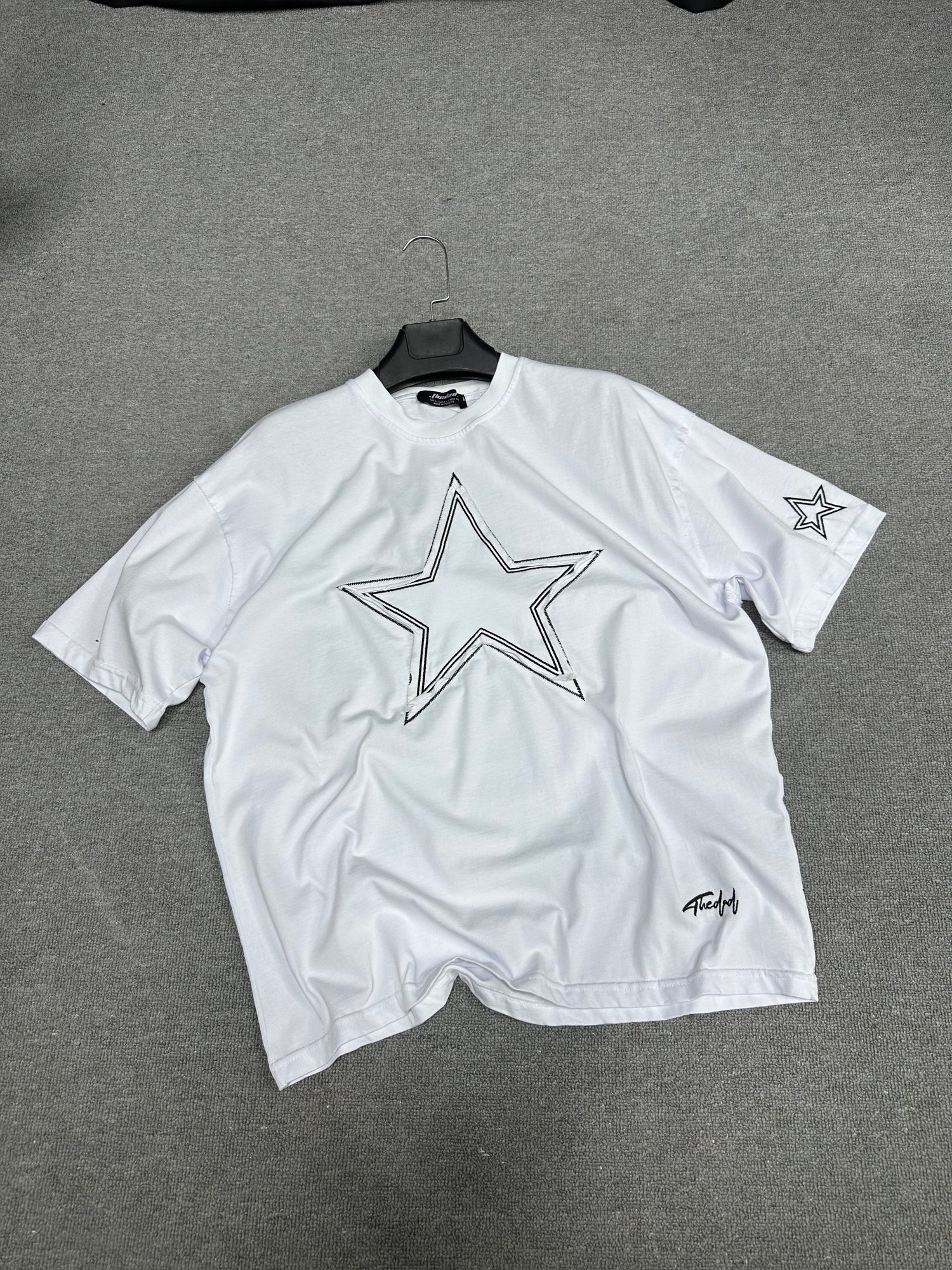 Yıkamalı Nakış Yıldız Baskılı T-Shirt Beyaz