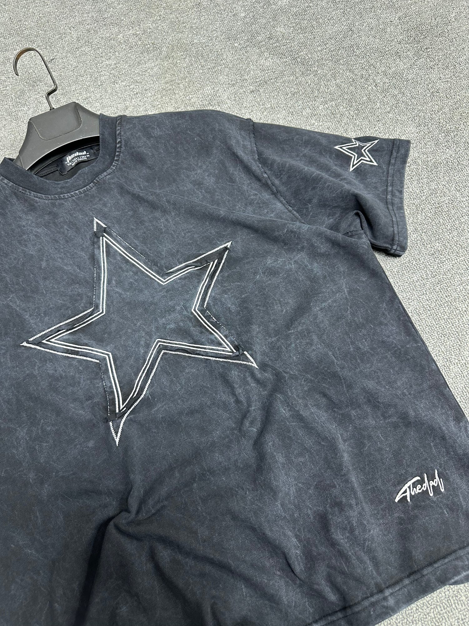 Yıkamalı Nakış Yıldız Baskılı T-Shirt