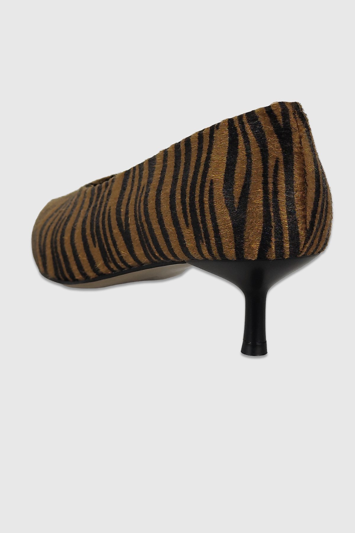 Clara Taba Siyah Desenli Sivri Burun Kadın Stiletto