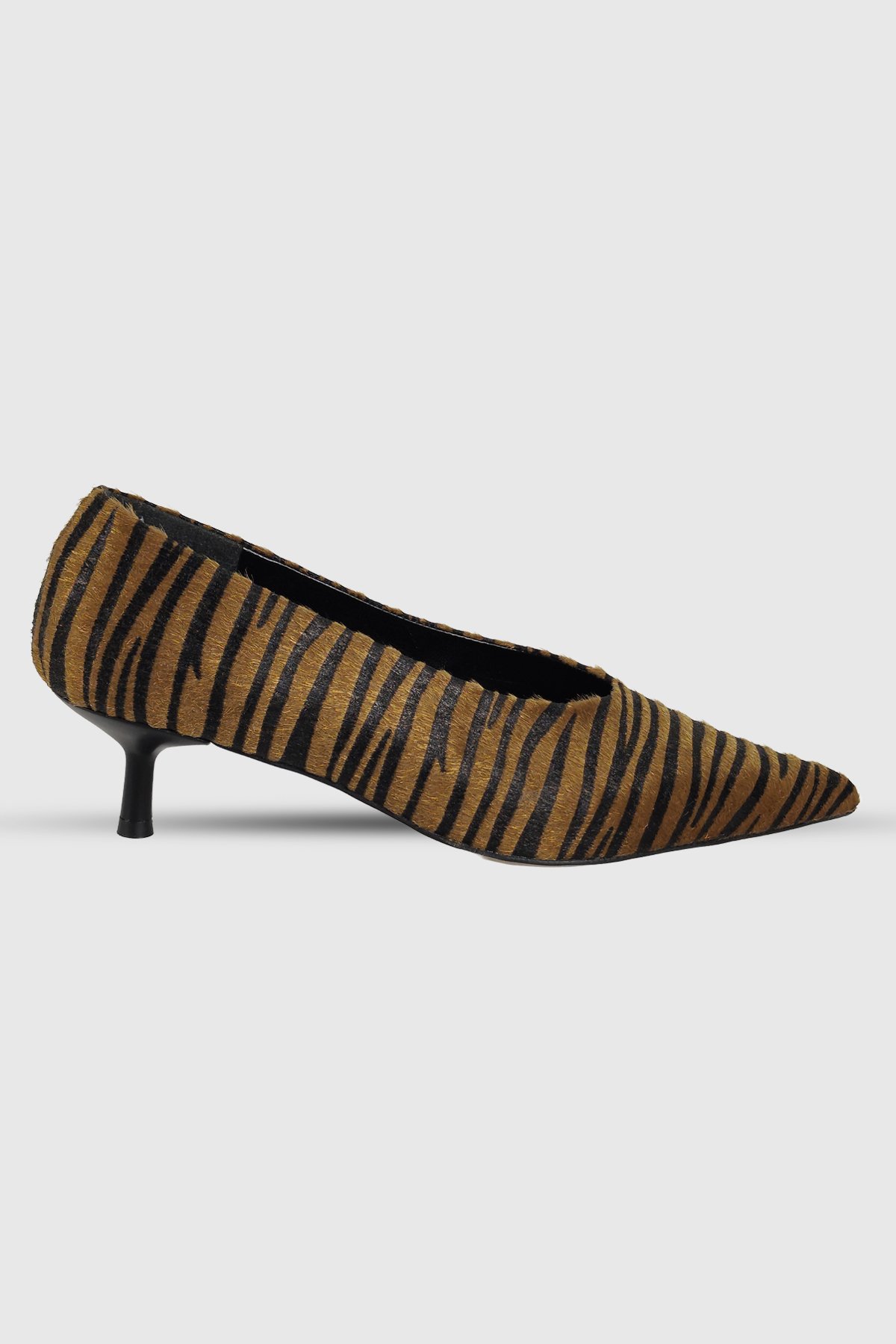 Clara Taba Siyah Desenli Sivri Burun Kadın Stiletto