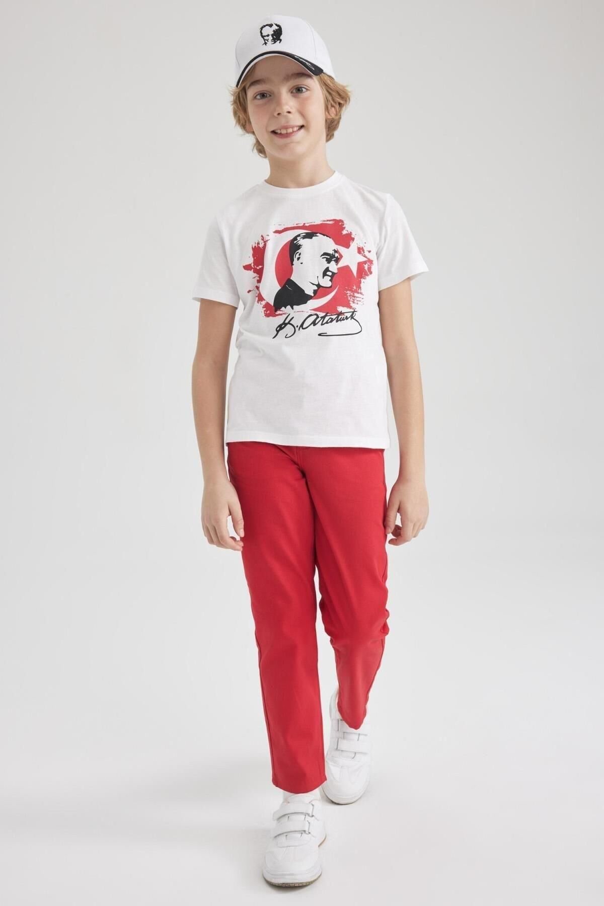 DEFACTO ERKEK ÇOCUK 23 NİSAN ATATÜRK BASKILI KISA KOLLU TİŞÖRT Z5403A6