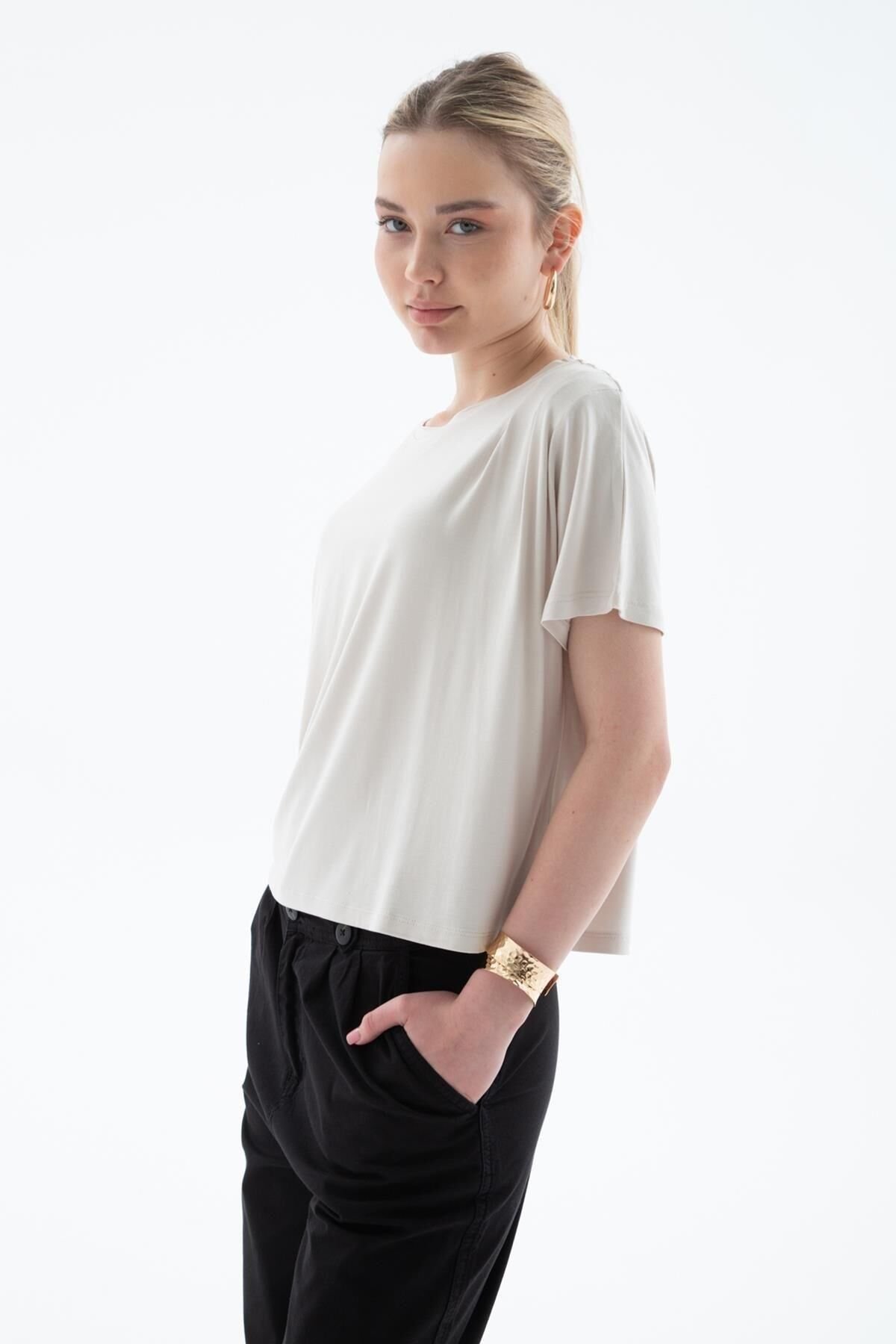 FASHION FRIENDS KADIN DÖKÜMLÜ CROP BLUZ 25Y0512K1