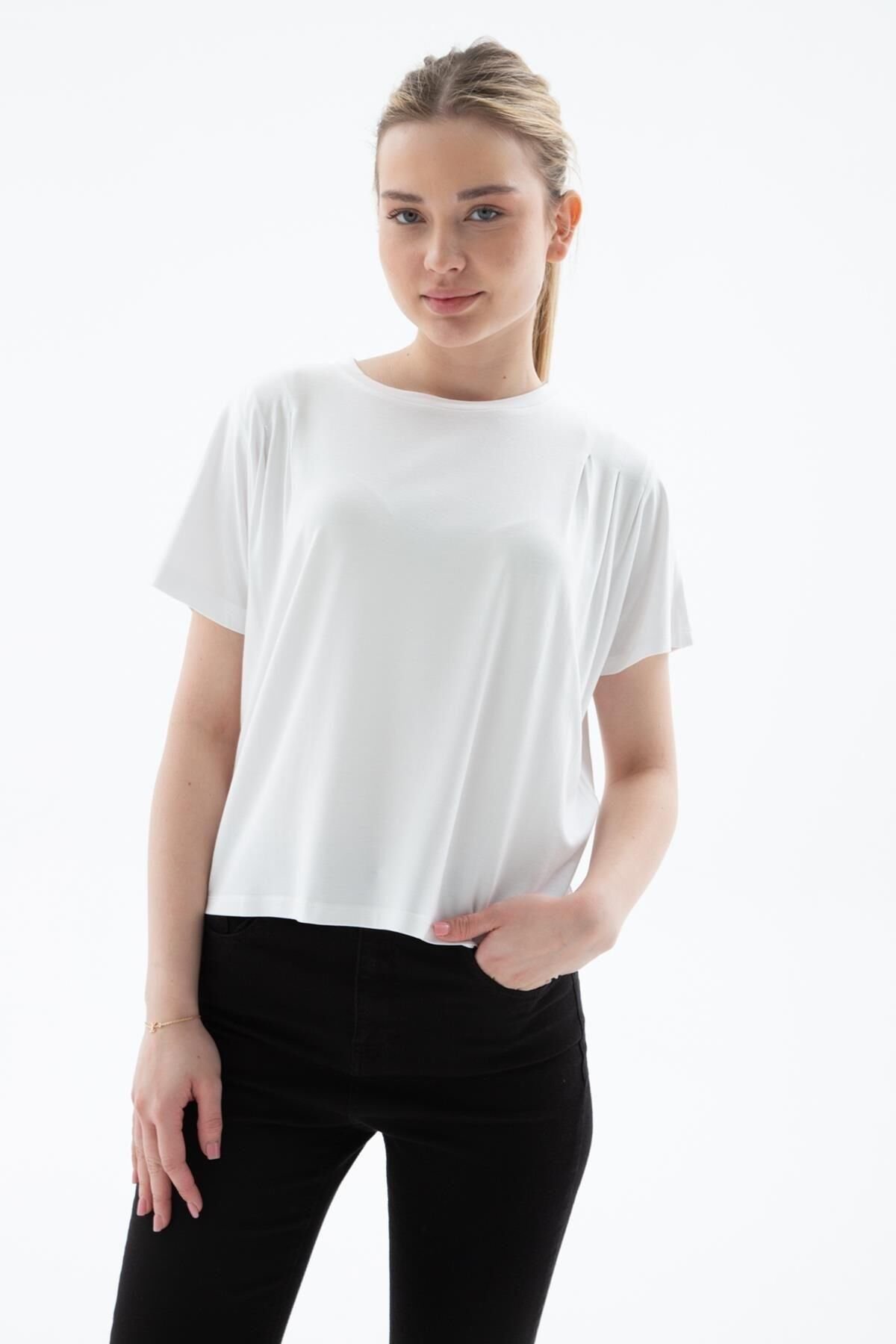 FASHION FRIENDS KADIN DÖKÜMLÜ CROP BLUZ 25Y0512K1