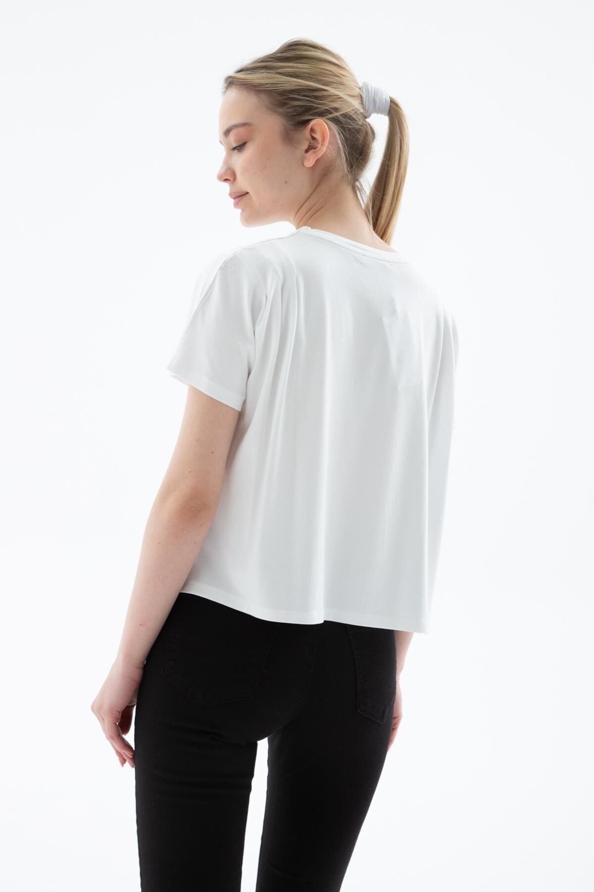 FASHION FRIENDS KADIN DÖKÜMLÜ CROP BLUZ 25Y0512K1