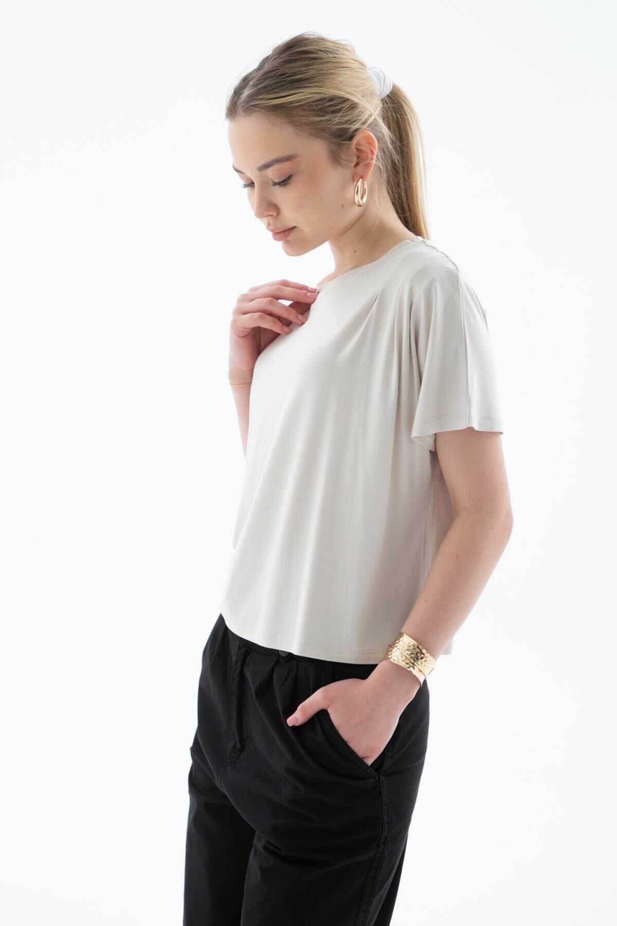 FASHION FRIENDS KADIN DÖKÜMLÜ CROP BLUZ 25Y0512K1