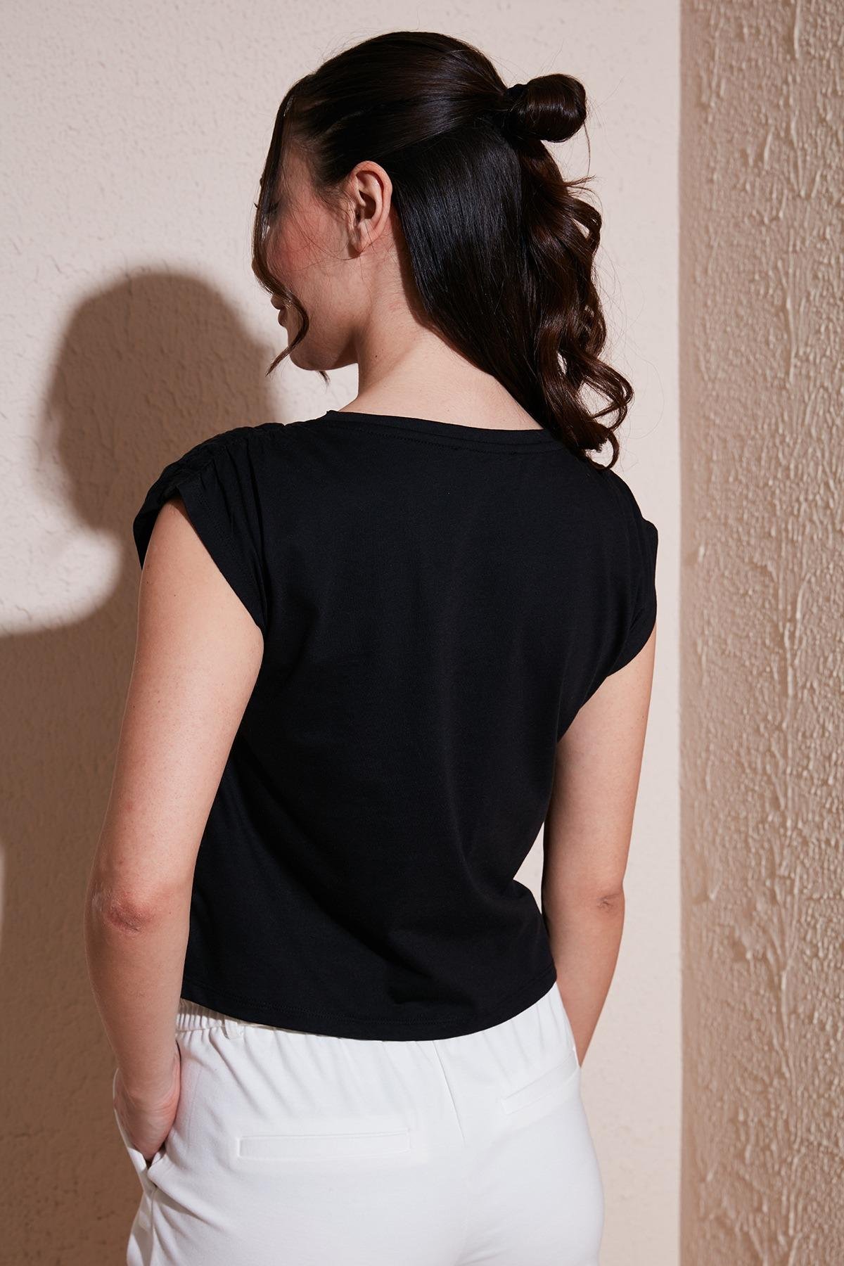FASHION FRIENDS KADIN OMZU BÜZGÜLÜ BLUZ 24y0794k1