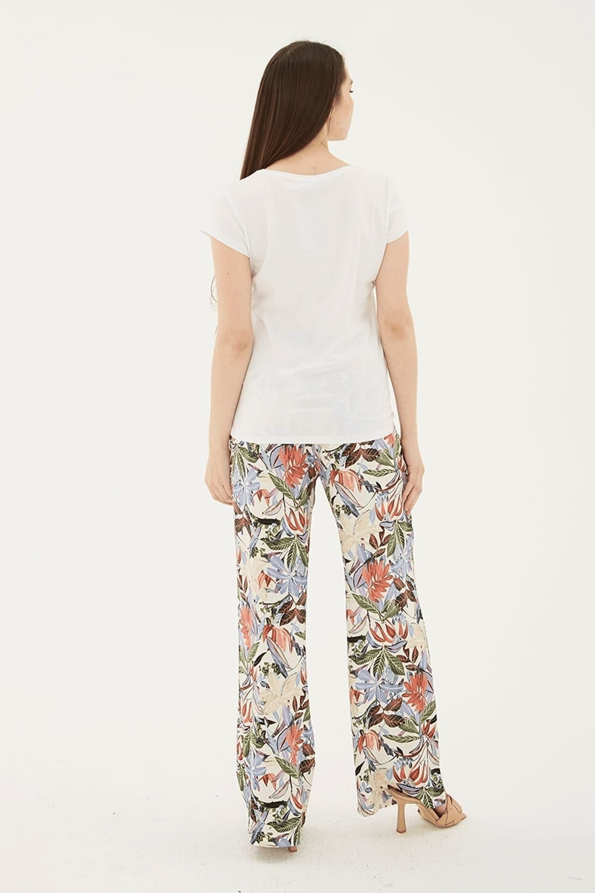 FASHION FRIENDS KADIN V YAKA CEPLİ T-SHİRT 23Y-TST0710K1