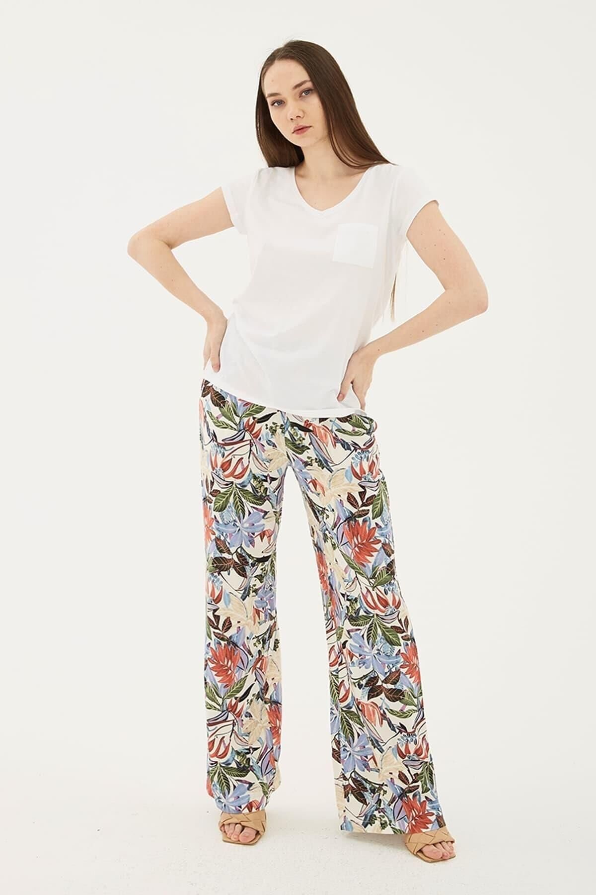 FASHION FRIENDS KADIN V YAKA CEPLİ T-SHİRT 23Y-TST0710K1