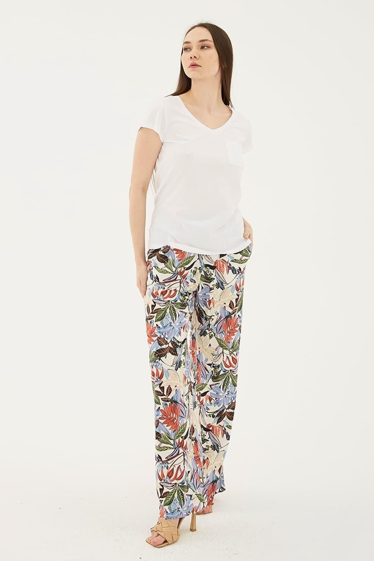 FASHION FRIENDS KADIN V YAKA CEPLİ T-SHİRT 23Y-TST0710K1