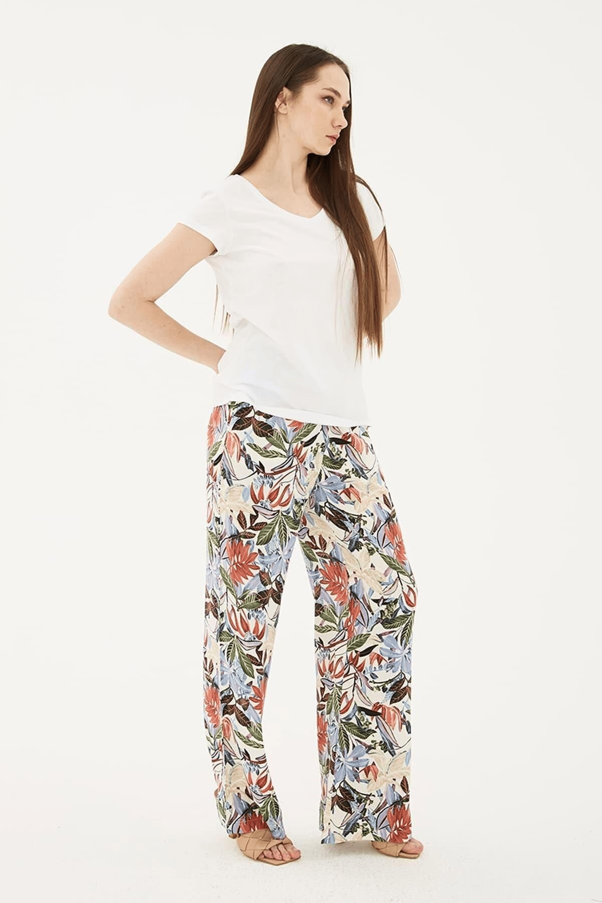 FASHION FRIENDS KADIN V YAKA CEPLİ T-SHİRT 23Y-TST0710K1