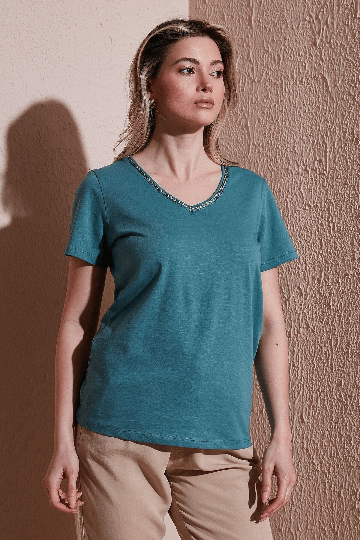 FASHION FRIENDS KADIN V YAKA T-SHİRT 25Y0478K1