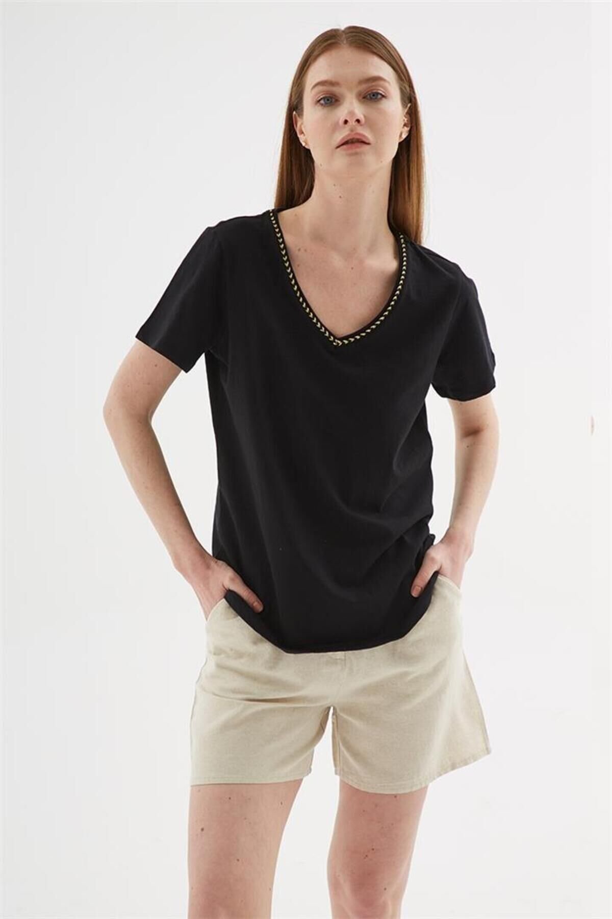 FASHION FRIENDS KADIN V YAKA T-SHİRT 25Y0478K1