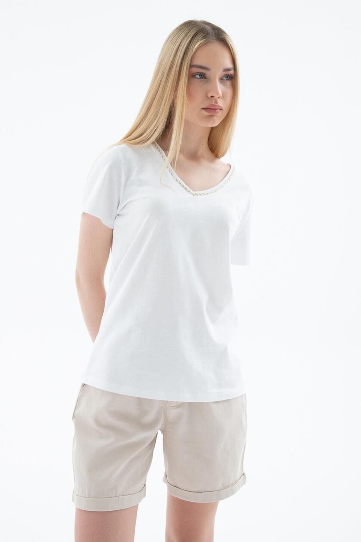 FASHION FRIENDS KADIN V YAKA T-SHİRT 25Y0478K1