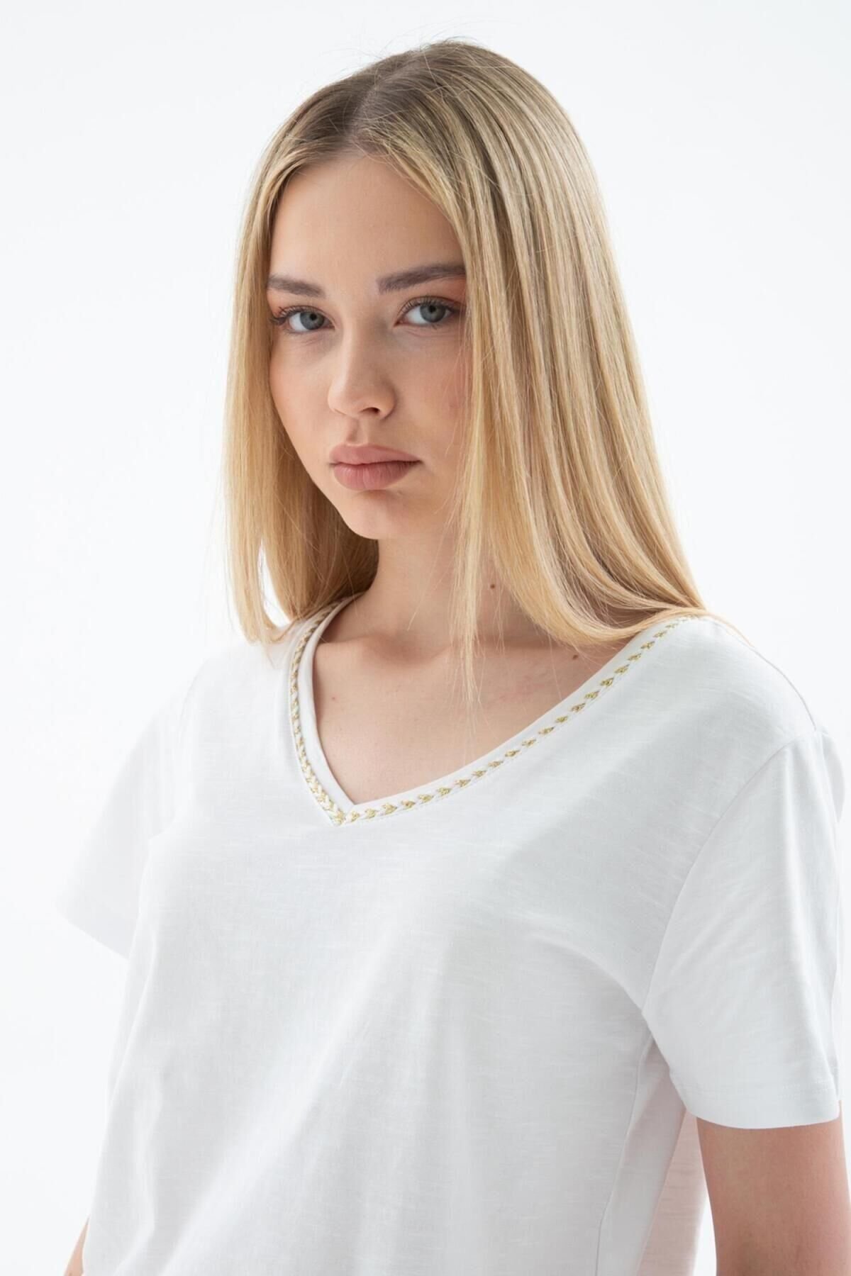 FASHION FRIENDS KADIN V YAKA T-SHİRT 25Y0478K1