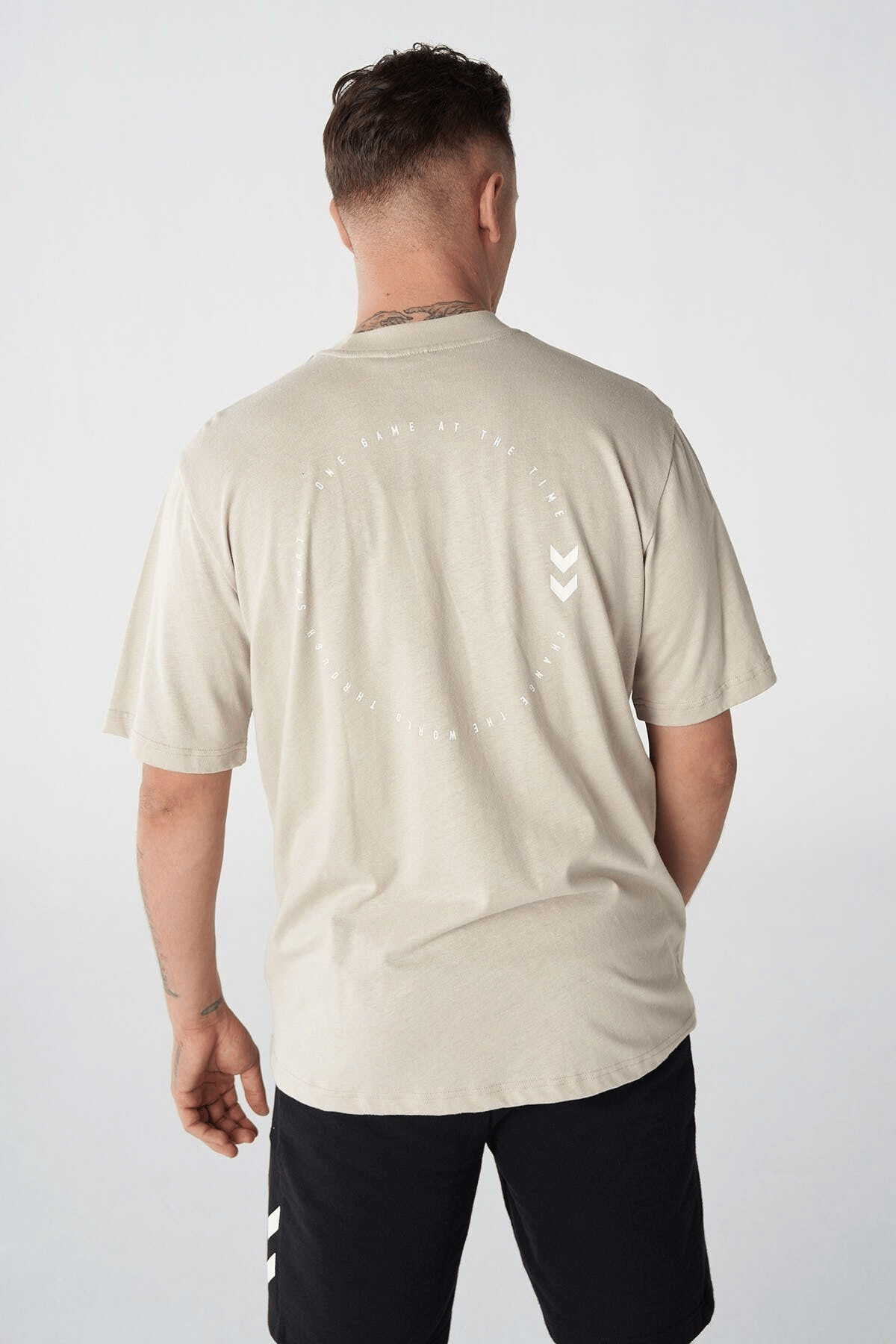 HUMMEL ERKEK KISA KOL T-SHIRT HMLSEAN OVERSIZE T-SHIRT S/S 911856