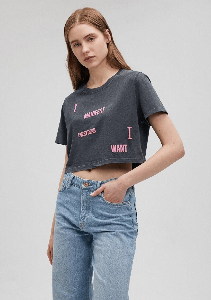 MAVİ KADIN GRAFİK BASKILI CROP TİŞÖRT Kömür 1612500-70087