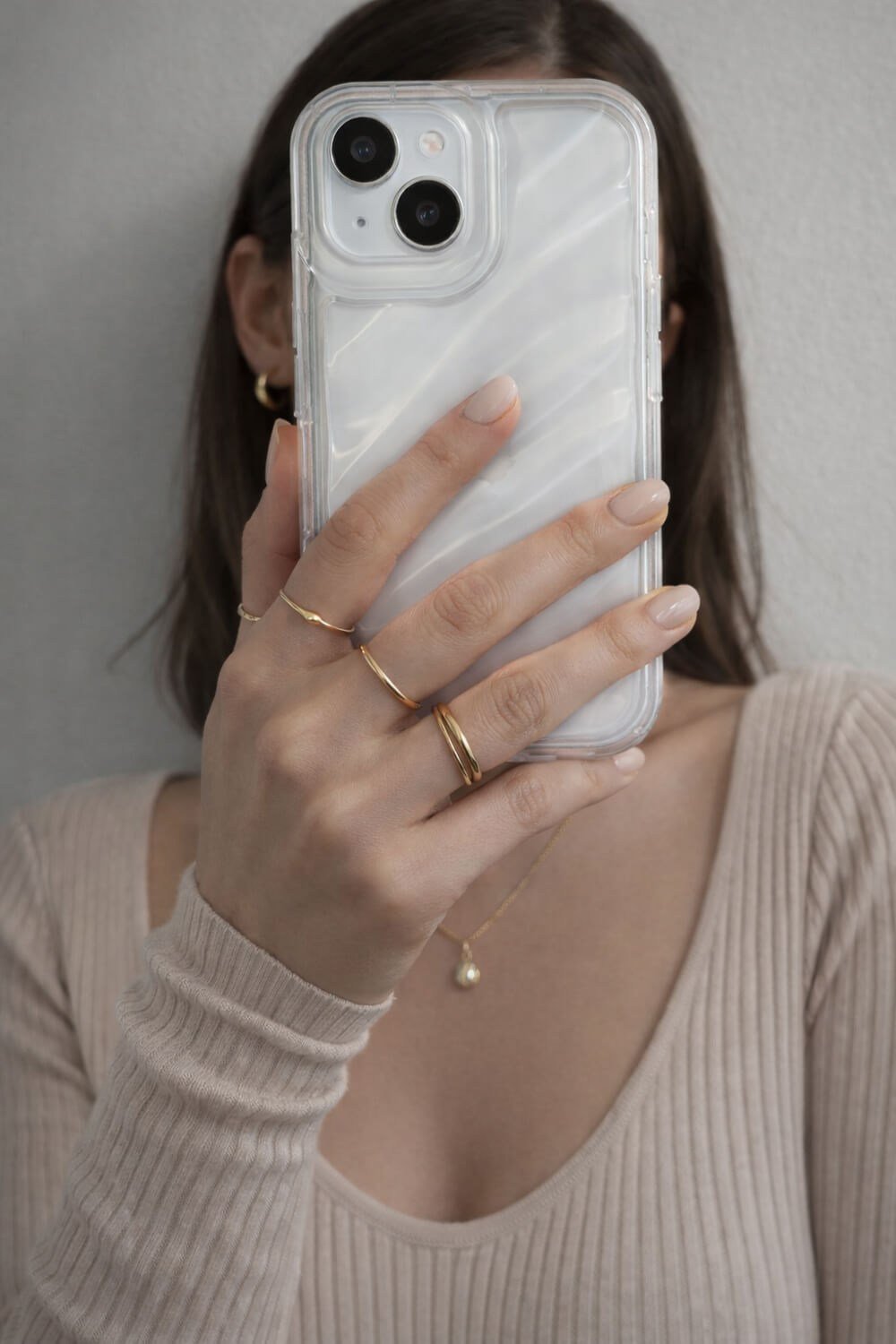 iPhone 15 Uyumlu Telefon Kılıfı Kamera Çıkıntılı Kabartmalı Parlak Desenli Darbe Emici Silikon Kılıf