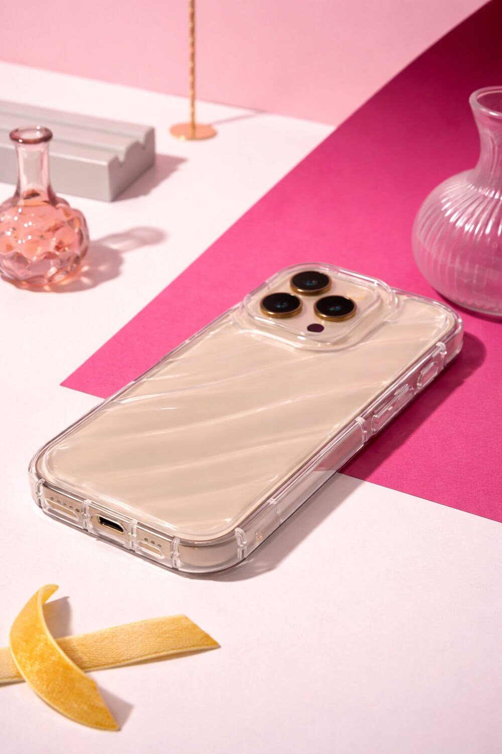 iPhone 16 Pro Uyumlu Telefon Kılıfı Kamera Çıkıntılı Kabartmalı Parlak Desenli Darbe Emici Silikon Kılıf