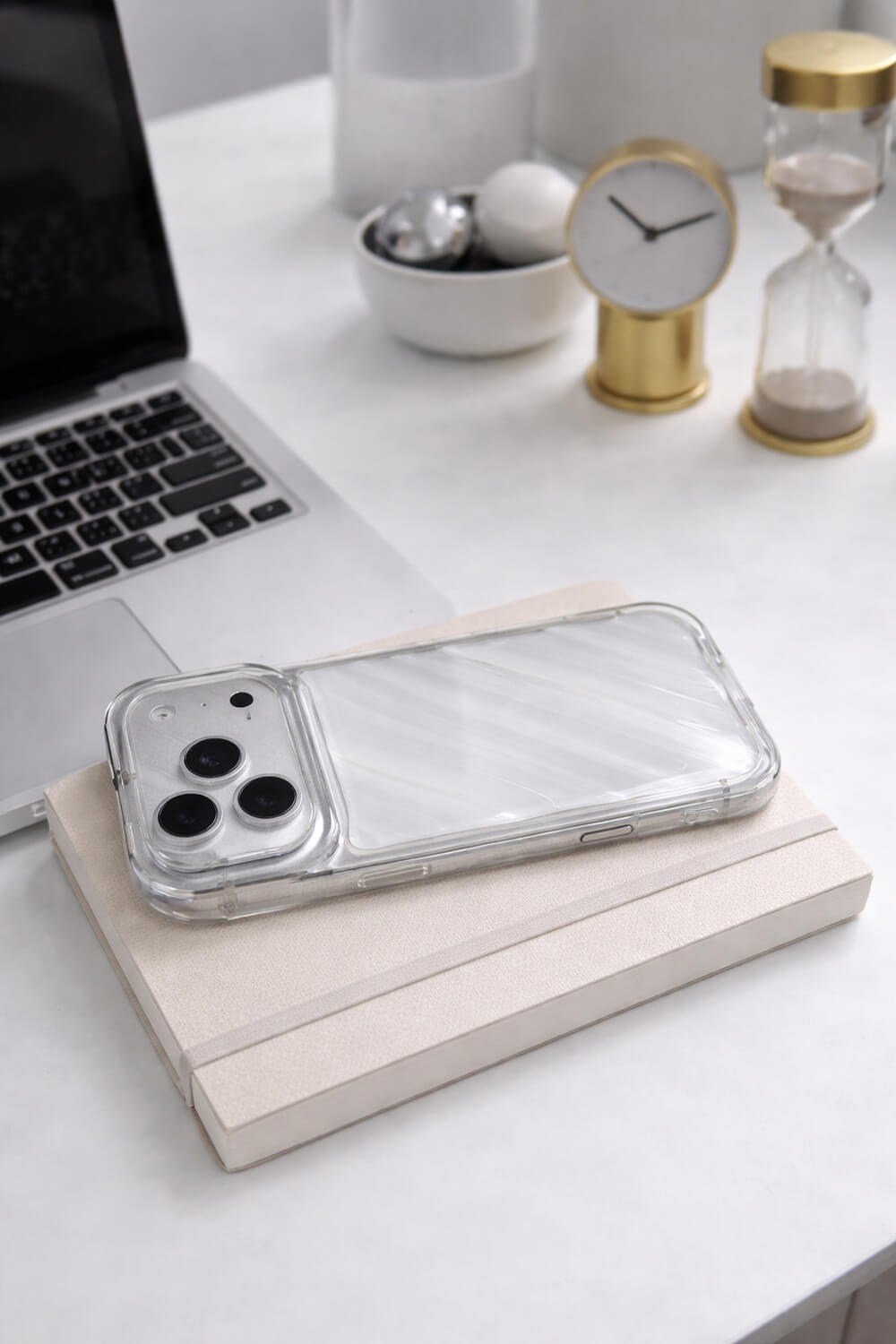 iPhone 17 Pro Uyumlu Telefon Kılıfı Kamera Çıkıntılı Kabartmalı Parlak Desenli Darbe Emici Silikon Kılıf