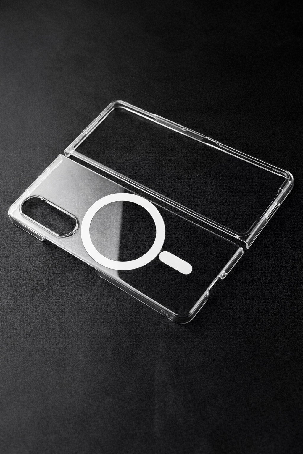 Samsung Galaxy Z Fold 3 Uyumlu Kamera Korumalı Magsafe Wireless Şarj Özellikli Lüks Şeffaf Silikon Telefon Kılıfı