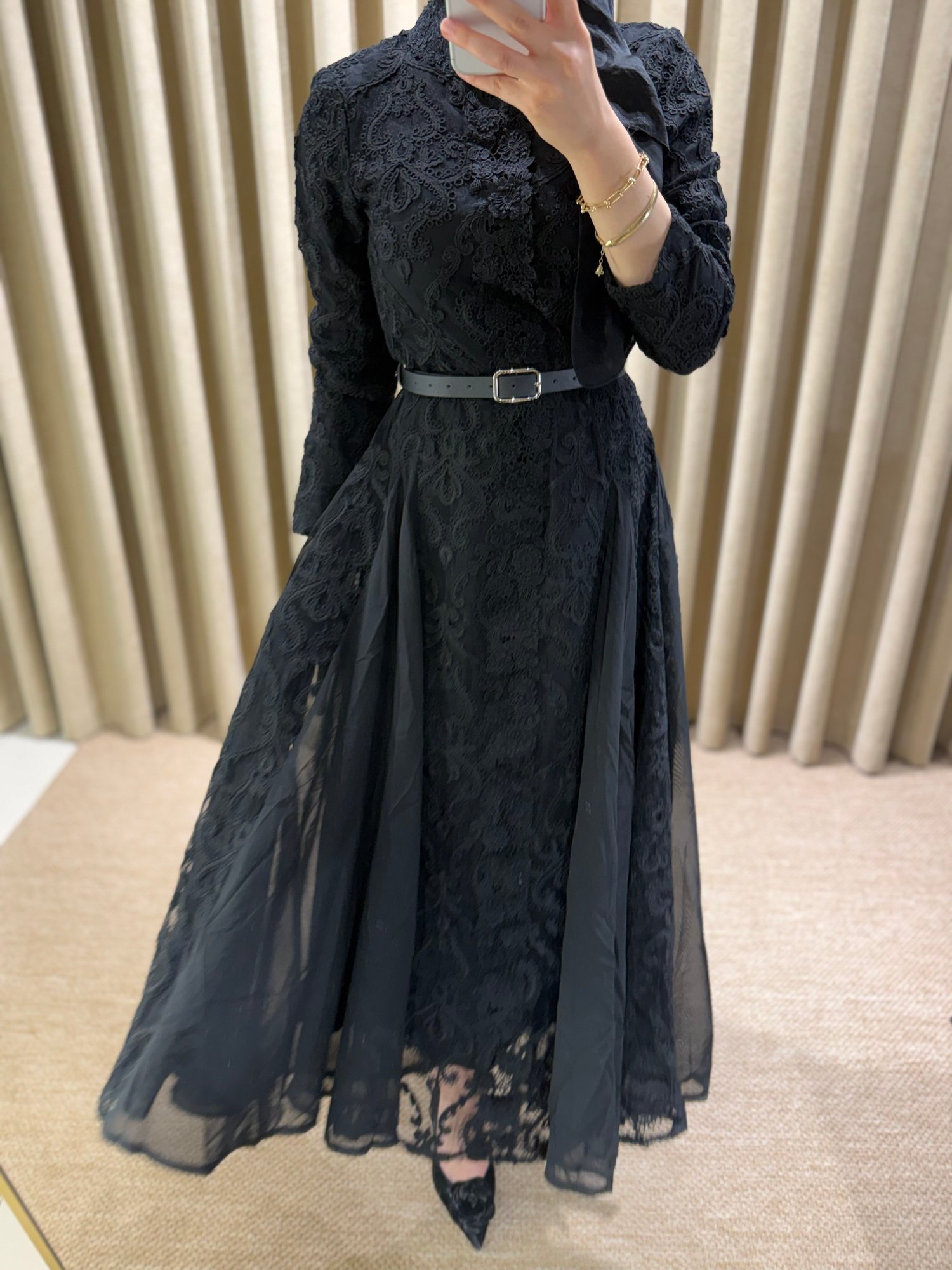 Siyah Sara Abiye