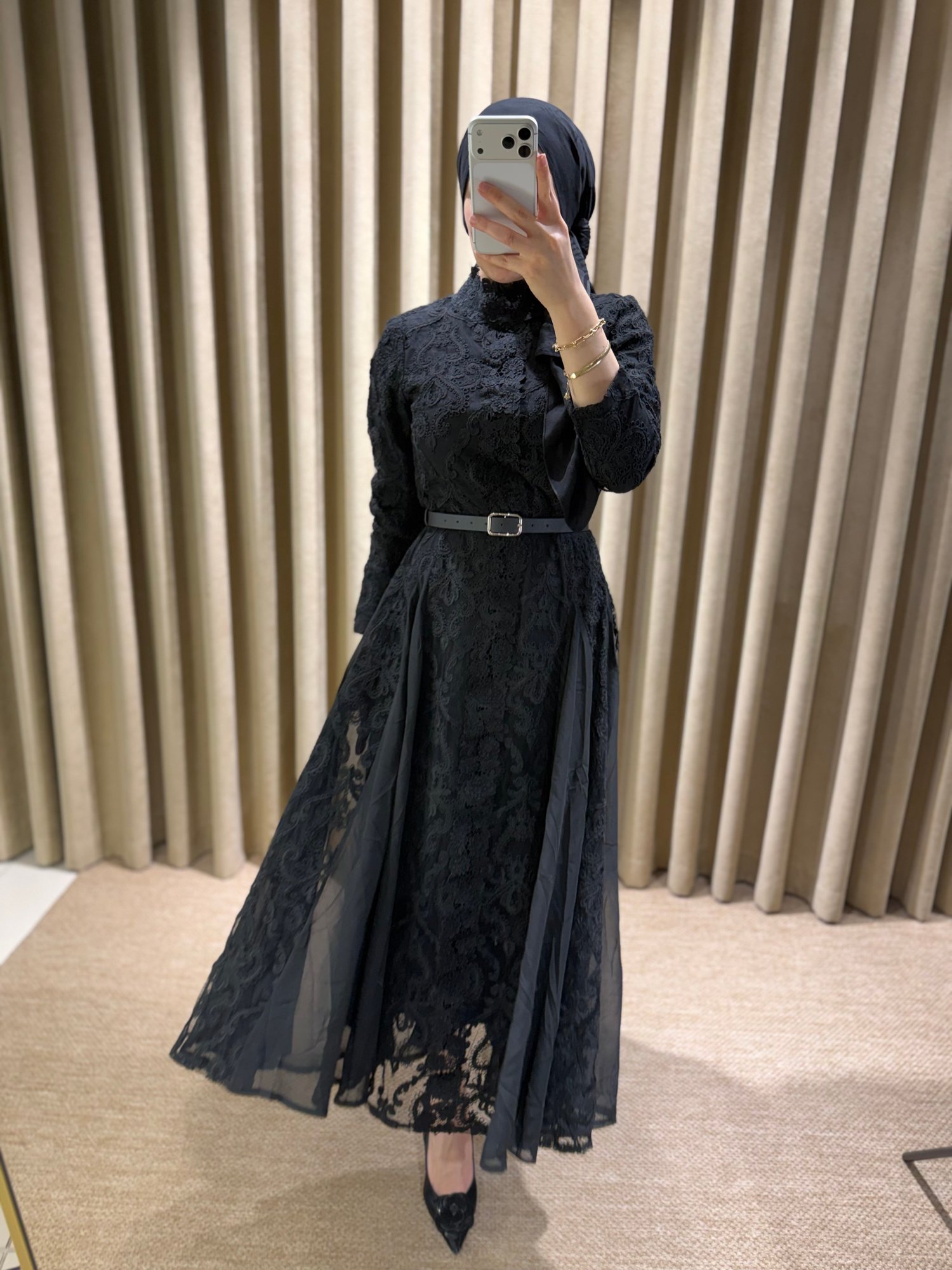 Siyah Sara Abiye
