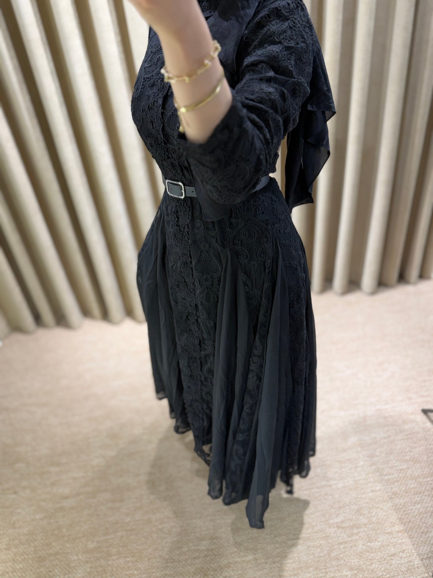 Siyah Sara Abiye