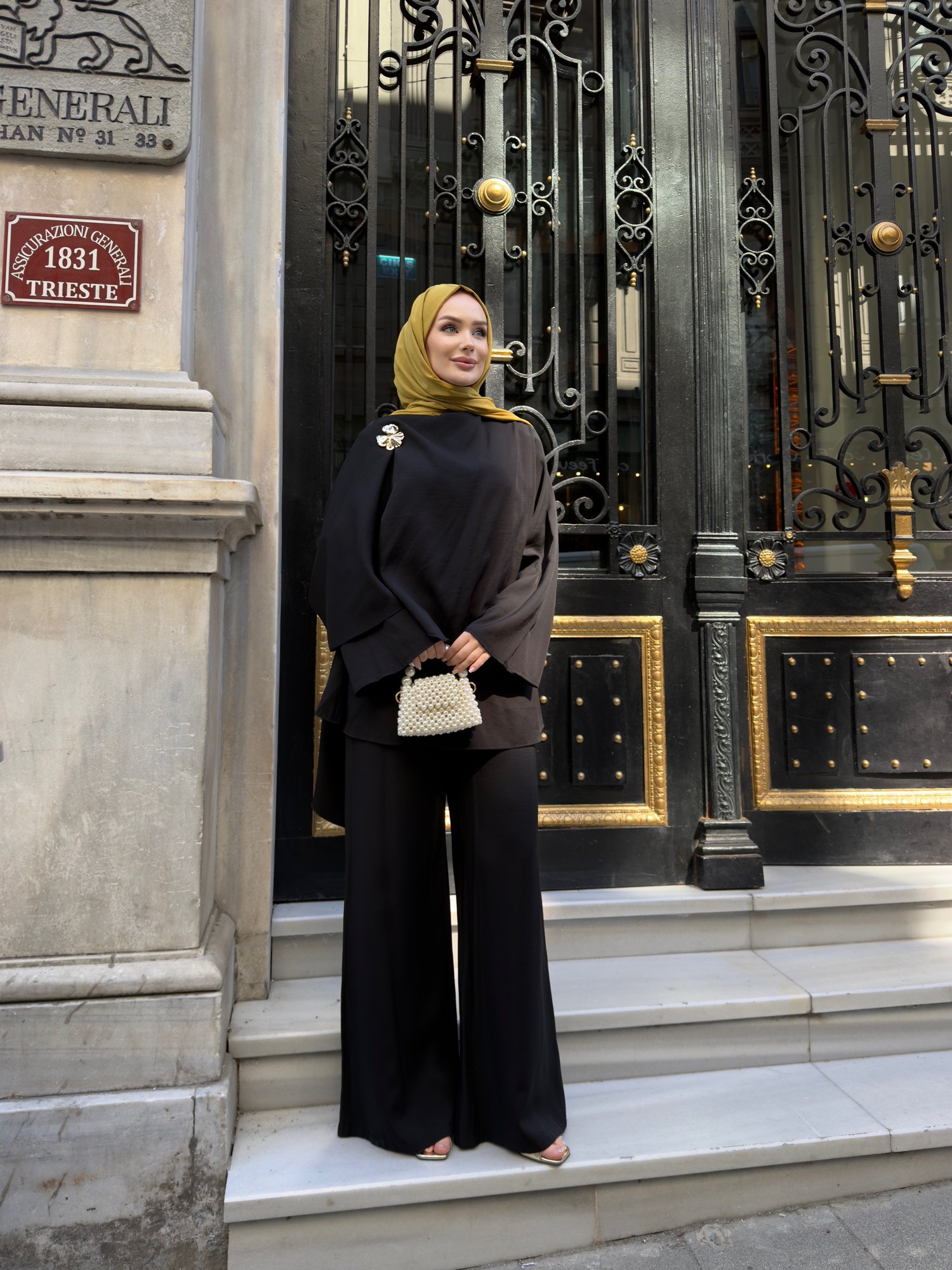 Moven Şal Detaylı Broşlu Takım Siyah