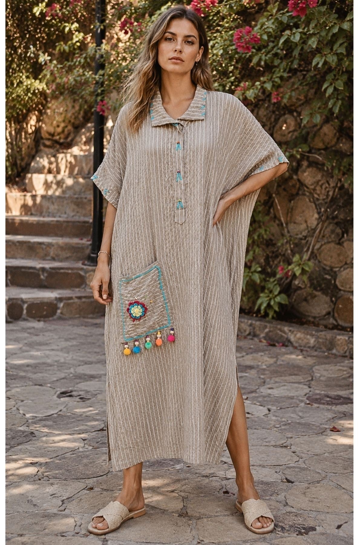 Oversize Kısmi Nakışlı Renkli Boncuk ve Ponpon Detaylı Bohem Çizgili Elbise