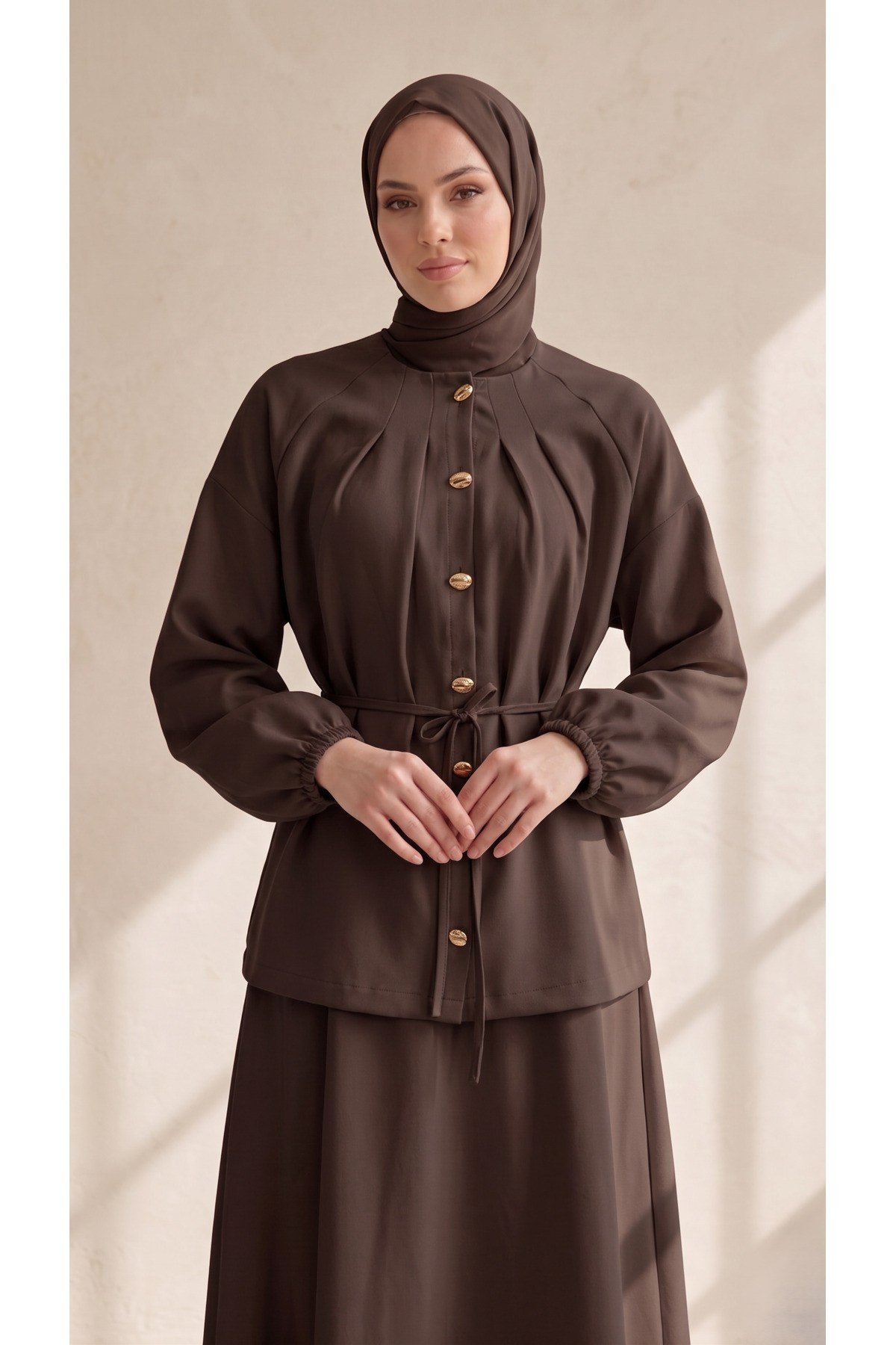 YAKA PİLELİ REGLAN KOL METAL DÜĞMELİ ETEKLİ DOUBLE TAKIM