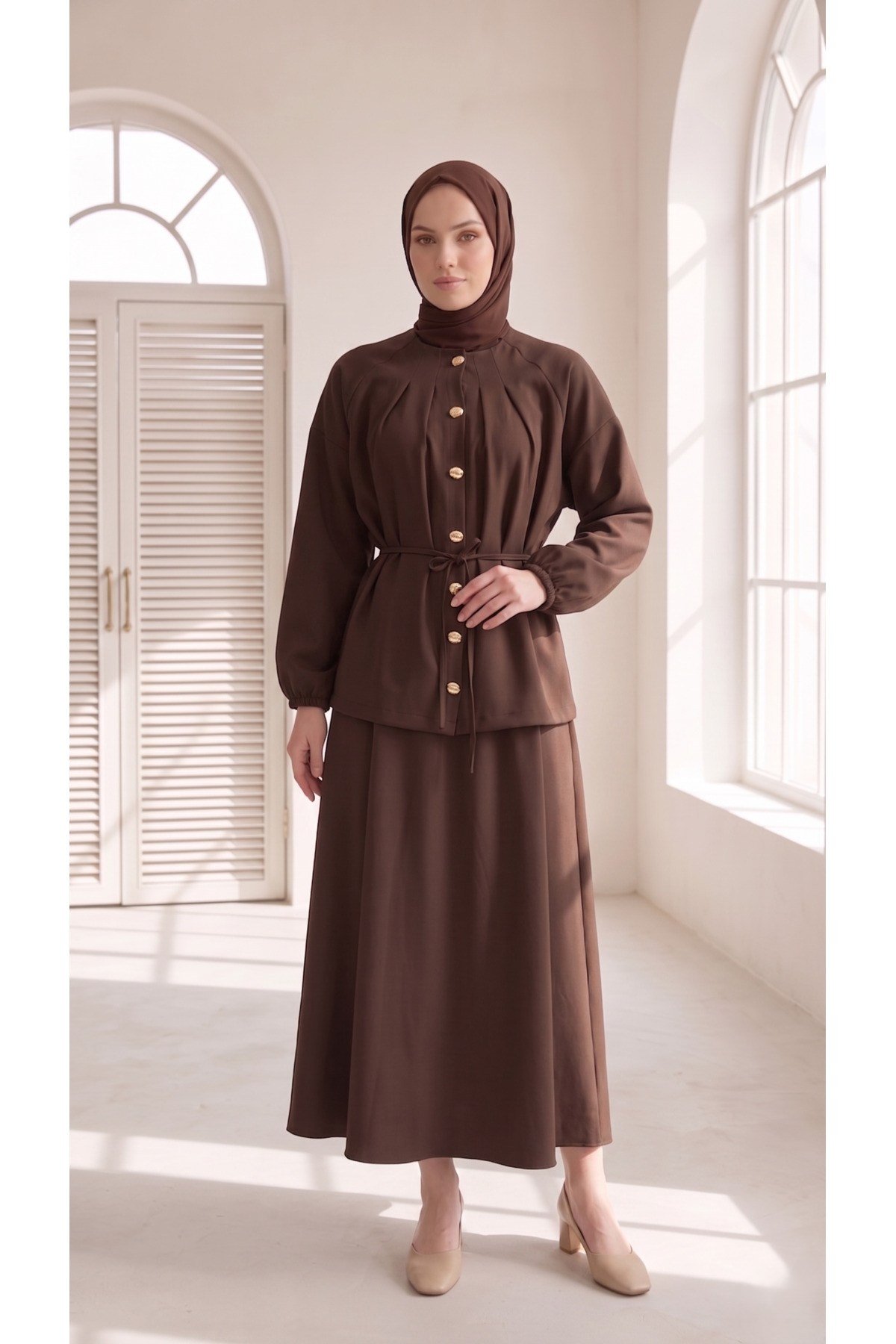 YAKA PİLELİ REGLAN KOL METAL DÜĞMELİ ETEKLİ DOUBLE TAKIM
