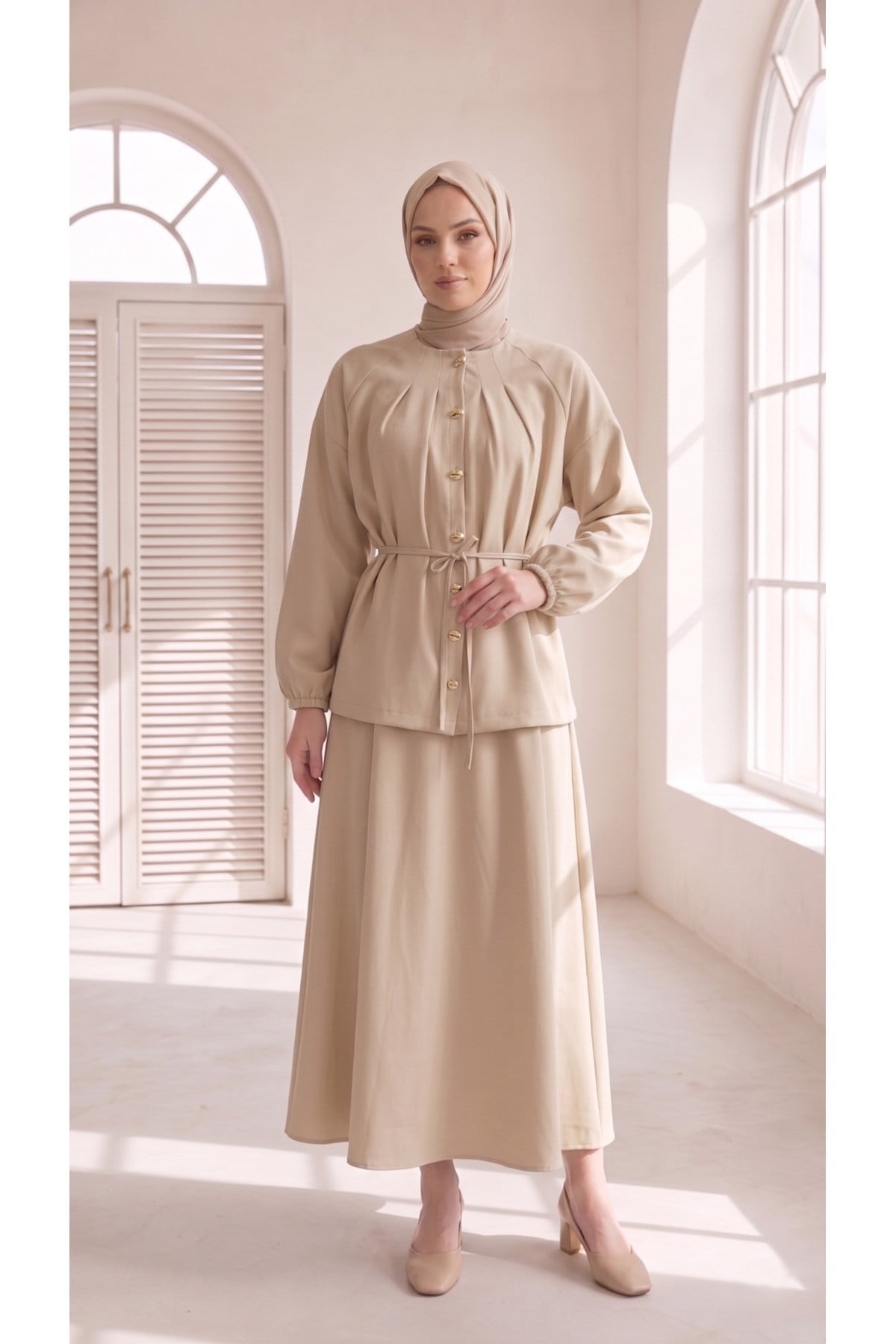 YAKA PİLELİ REGLAN KOL METAL DÜĞMELİ ETEKLİ DOUBLE TAKIM