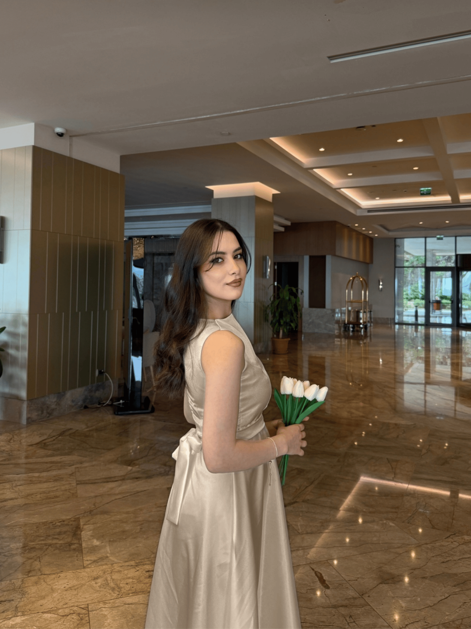 Elya Sıfır Kol Saten Elbise Bej