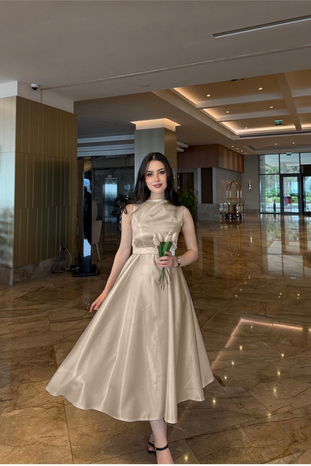 Elya Sıfır Kol Saten Elbise Bej