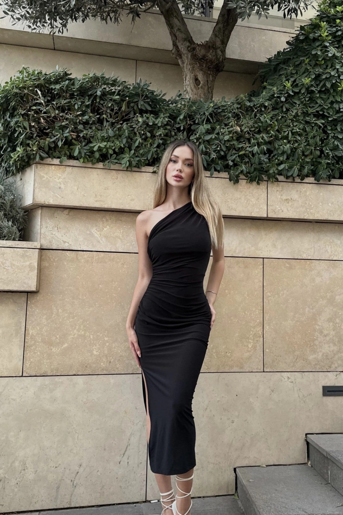Tek Omuz Drape Detay Yırtmaçlı Uzun Elbise Siyah