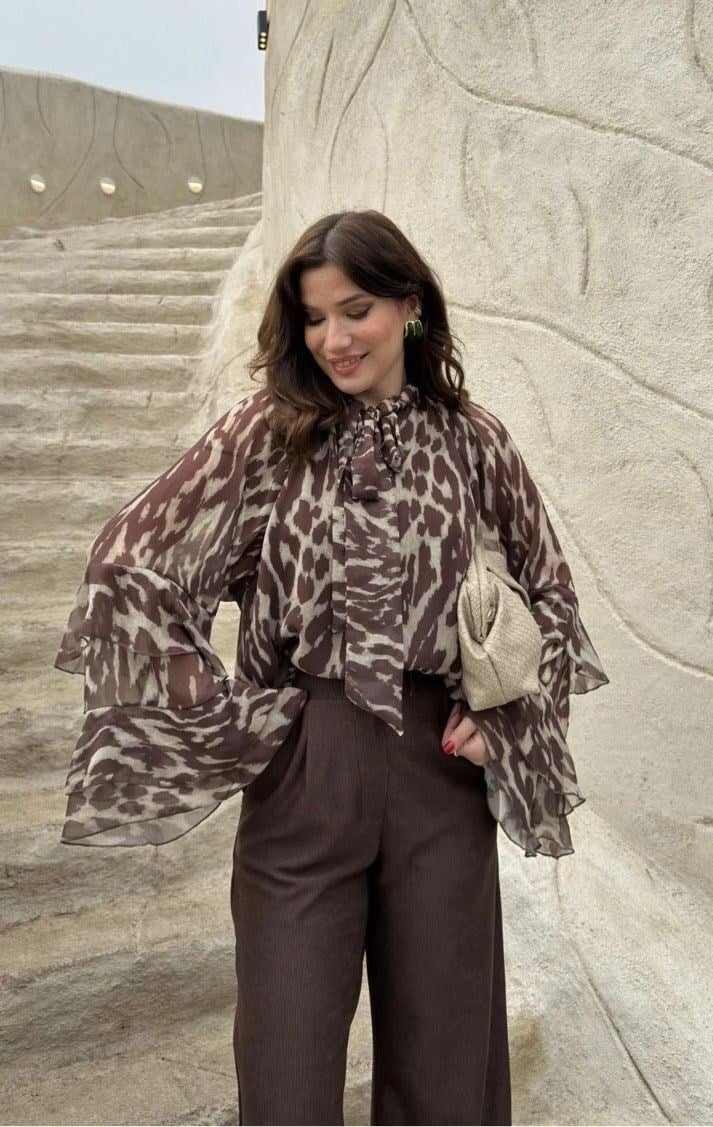 Boyundan Bağlamalı Kollar Volanlı Leopar Desenli Bluz