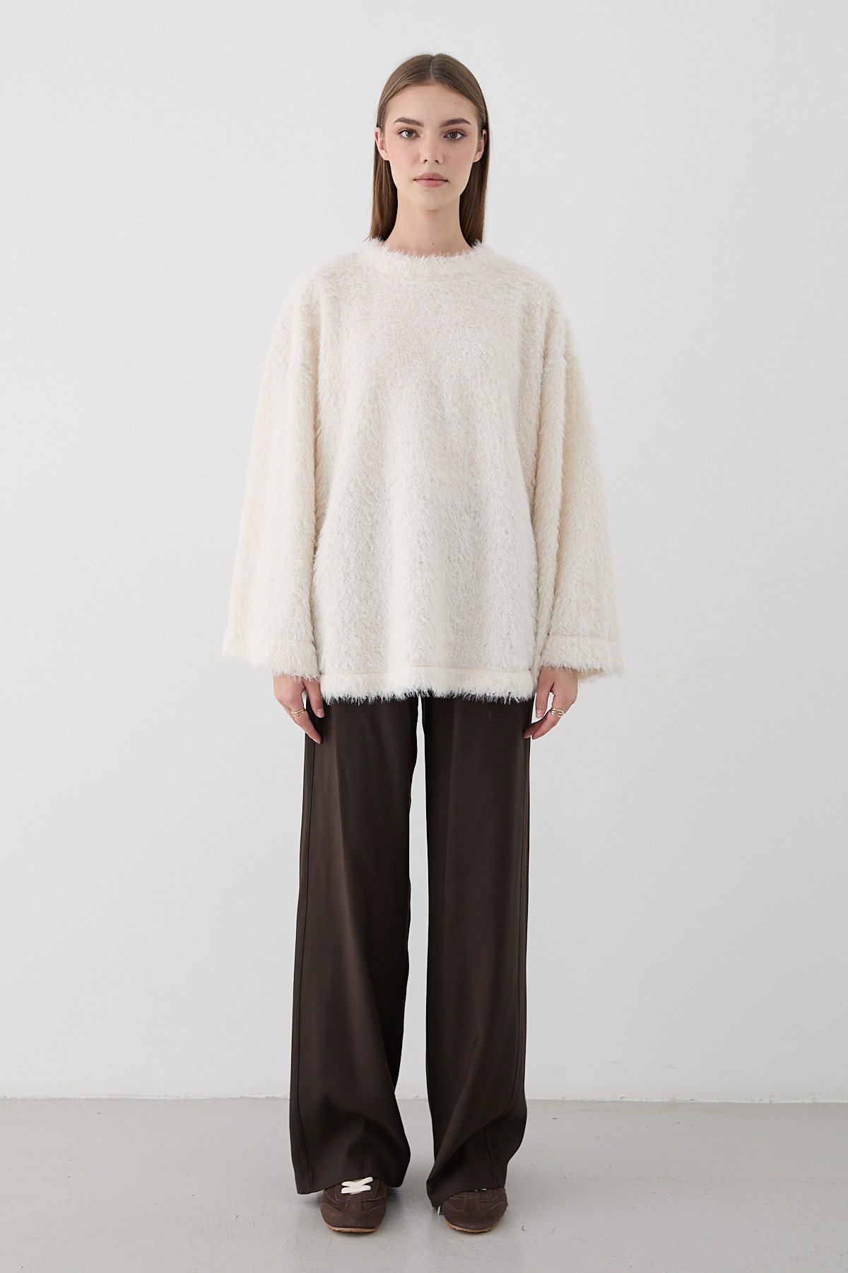 Kadın Ekru Oversize Peluş Kazak