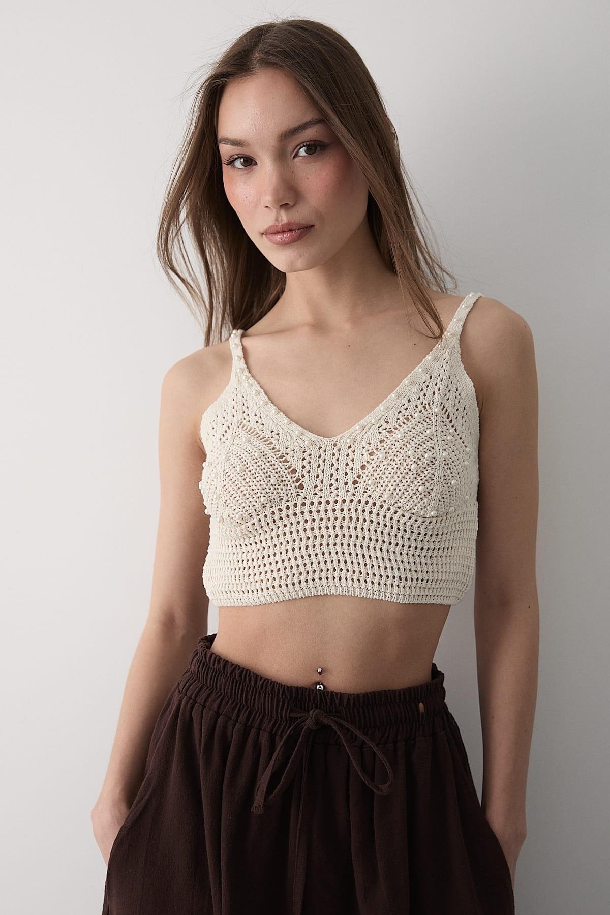 Kadın İnci Detaylı Örgü Model Crop BEJ