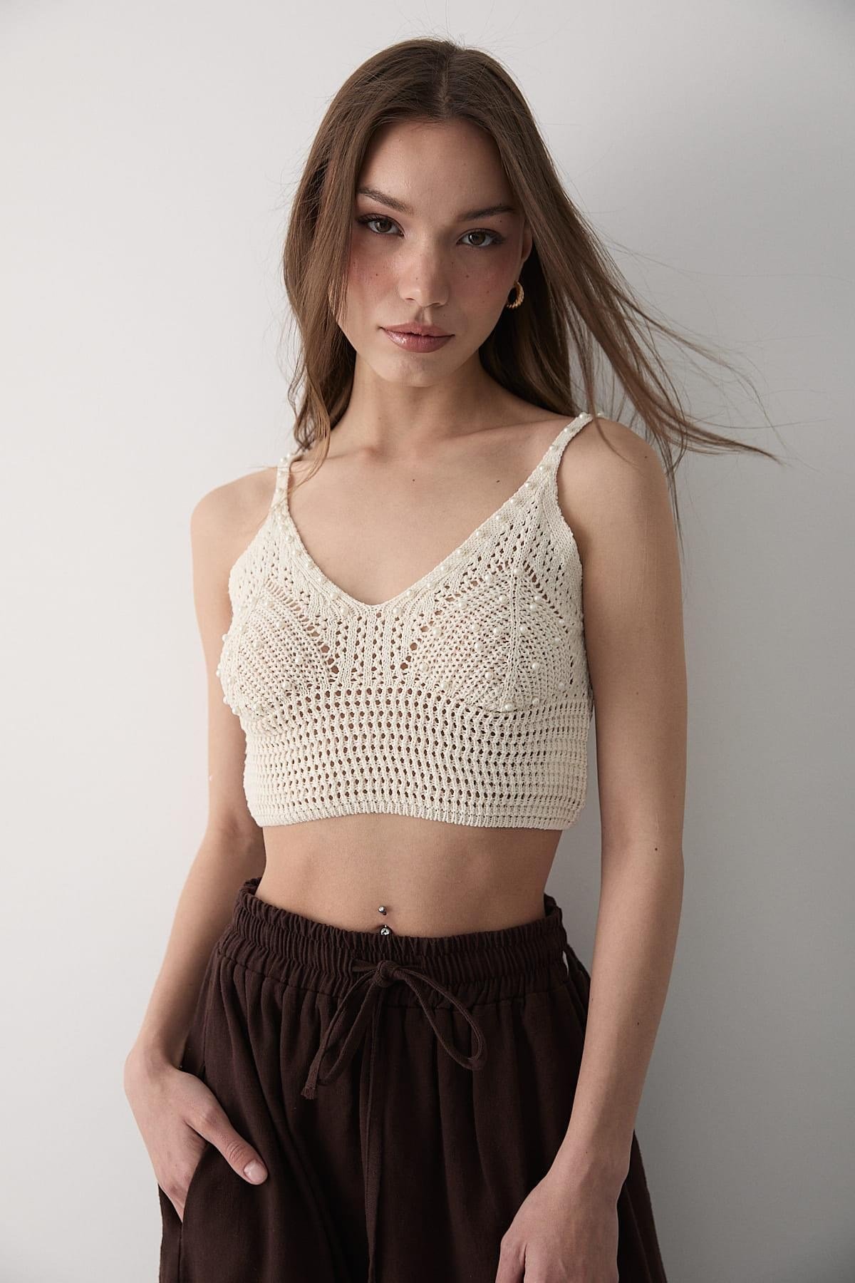 Kadın İnci Detaylı Örgü Model Crop BEJ