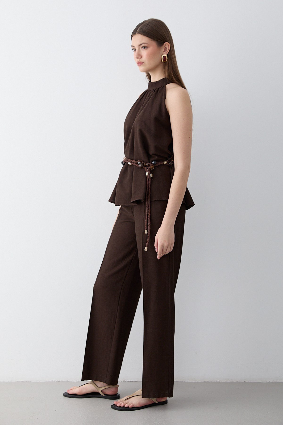 Kadın Kahverengi Halter Yaka Kuşak Detaylı Bluz Pantolon Takım