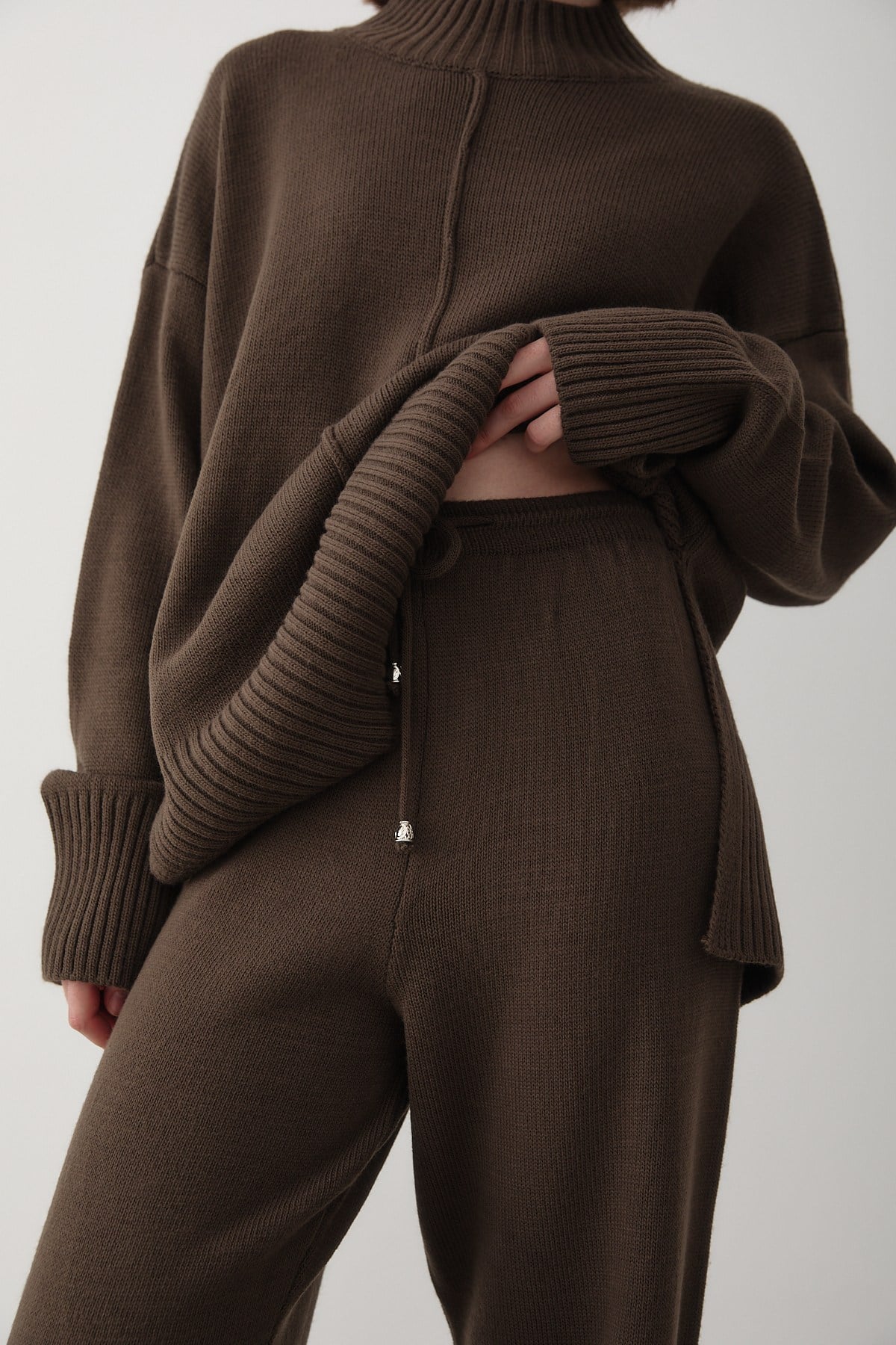 Kadın Kahverengi Oversize Balıkçı Yaka Triko Kazak & Beli Lastikli Pantolon Alt&Üst Takım