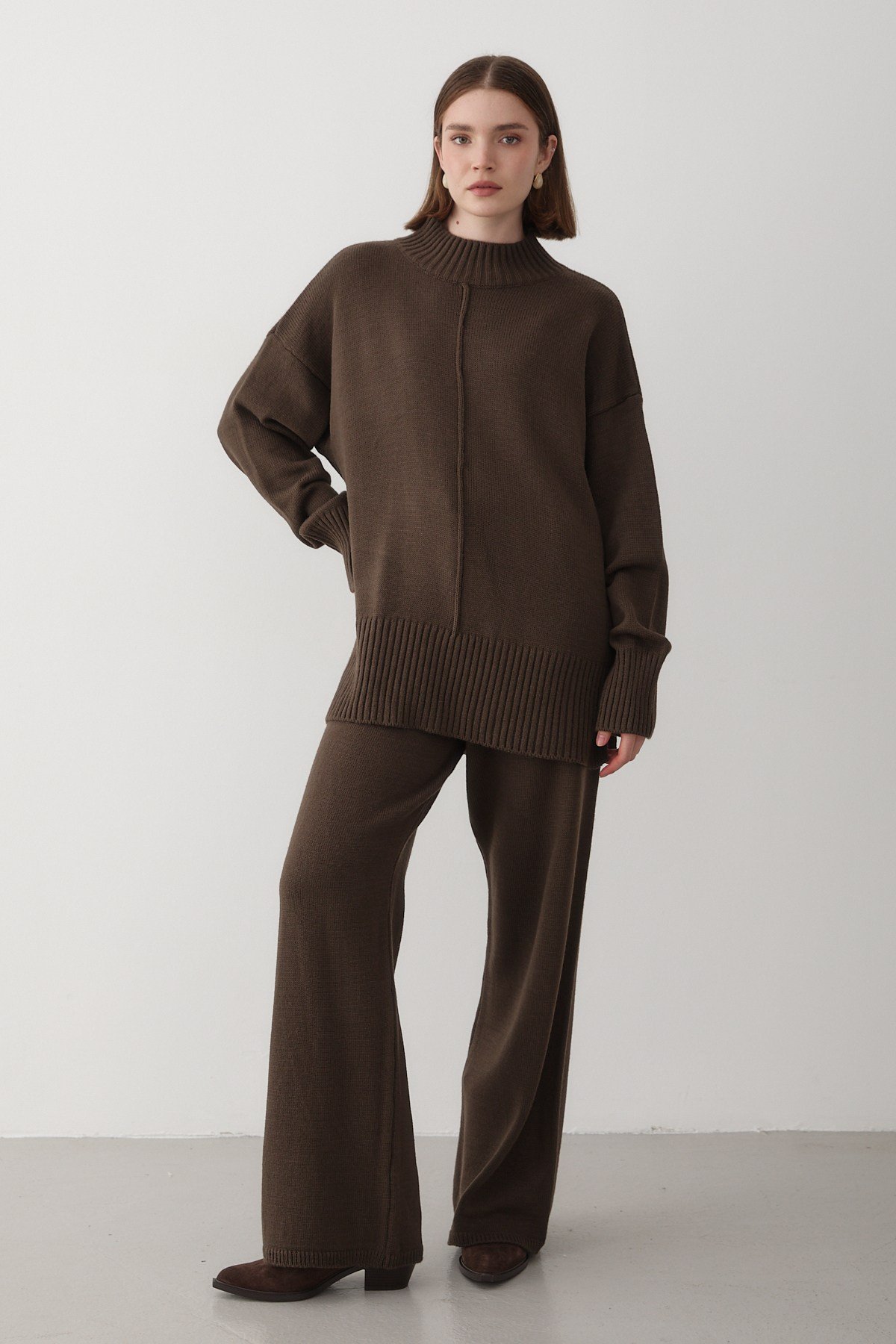 Kadın Kahverengi Oversize Balıkçı Yaka Triko Kazak & Beli Lastikli Pantolon Alt&Üst Takım