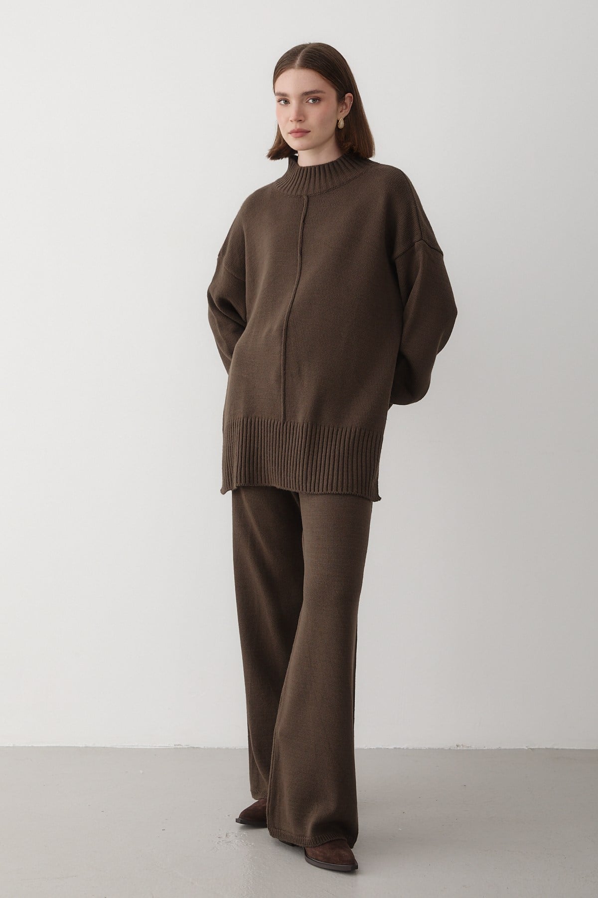 Kadın Kahverengi Oversize Balıkçı Yaka Triko Kazak & Beli Lastikli Pantolon Alt&Üst Takım