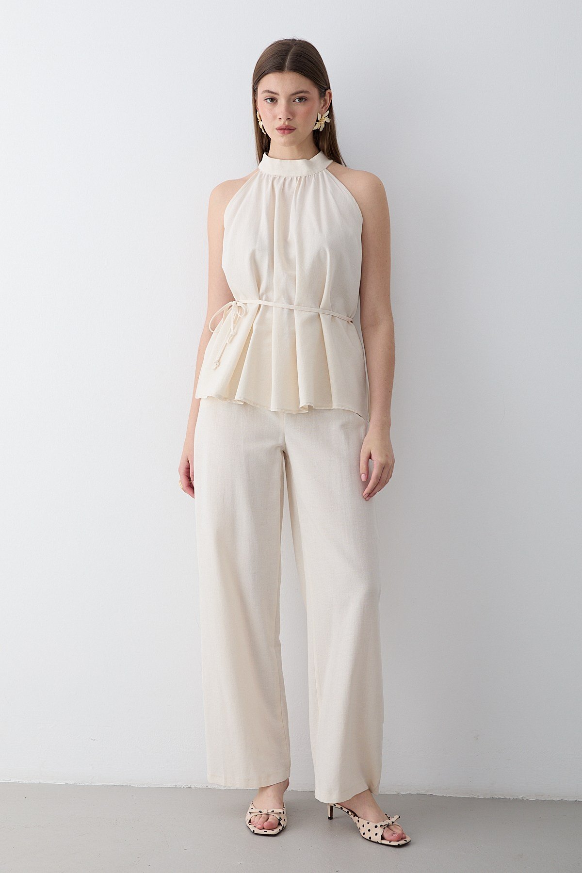 Kadın Naturel Halter Yaka Kuşak Detaylı Bluz Pantolon Takım