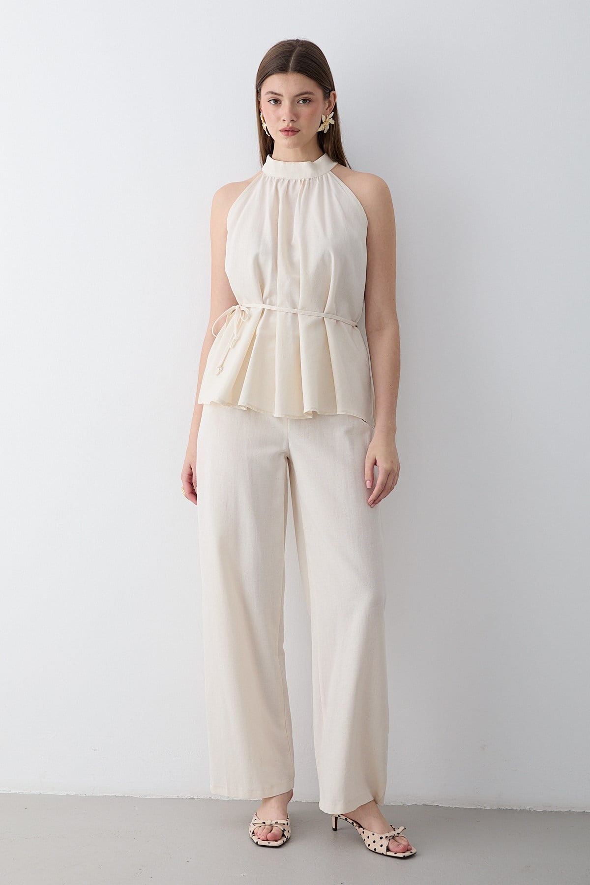 Kadın Naturel Halter Yaka Kuşak Detaylı Bluz Pantolon Takım