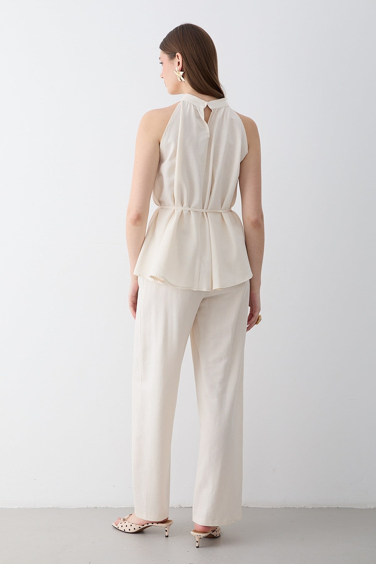 Kadın Naturel Halter Yaka Kuşak Detaylı Bluz Pantolon Takım