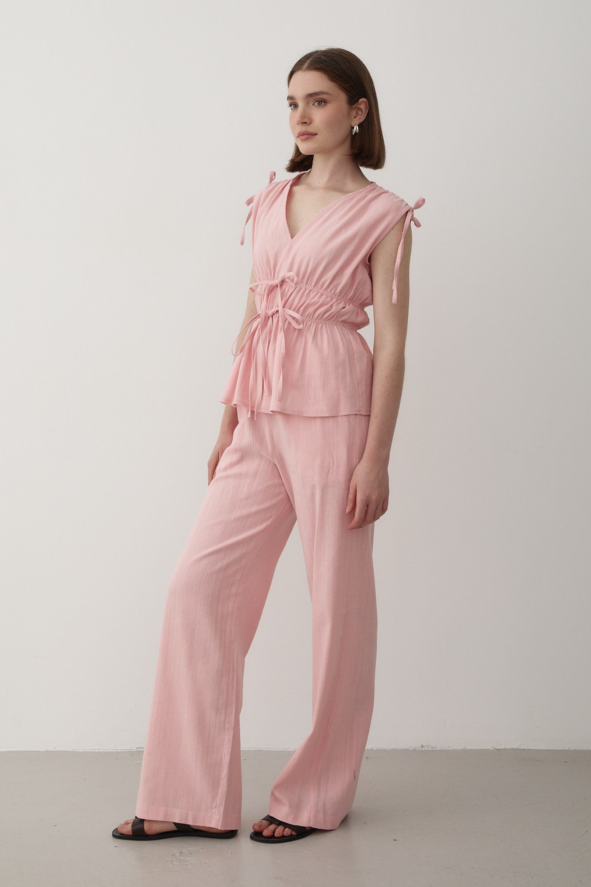Kadın Pembe Omuz Bel Büzgülü Bluz & Beli Lastikli Pantolon Keten Takım