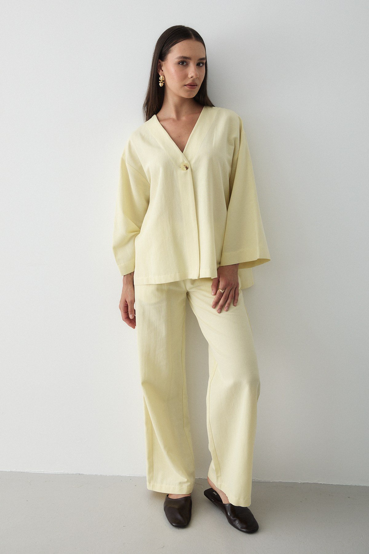 Kadın Sarı Düğmeli V Yaka Kimono & Beli Lastikli Pantolon Keten Alt & Üst Takım